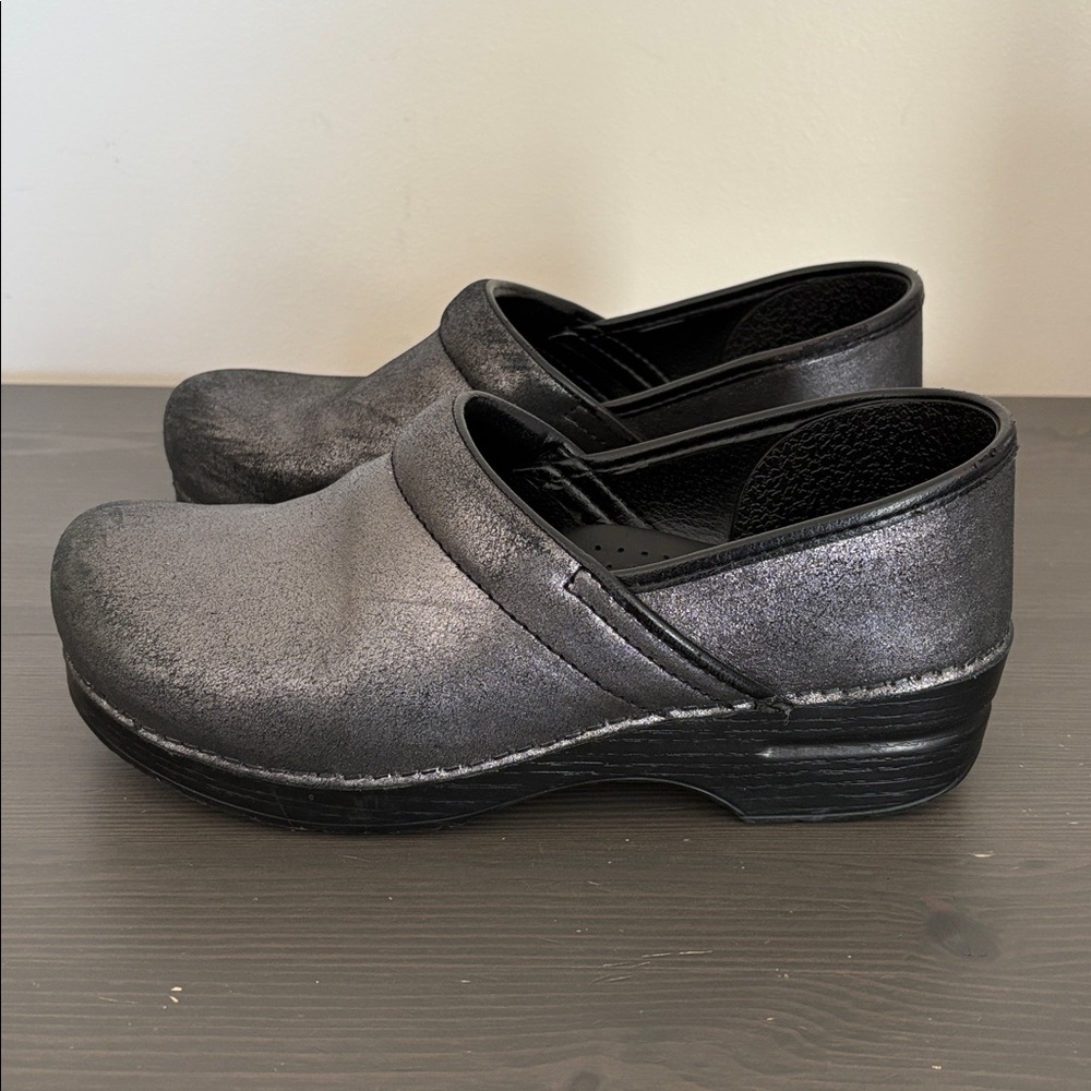 Dansko Professional metallic suede clogs black size 41